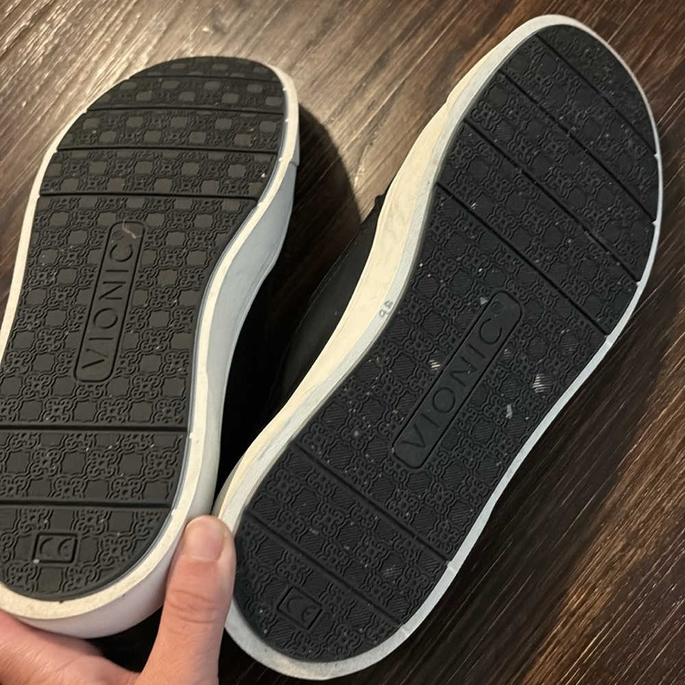 Vionic kimmie slip on sneakers size 9 black leather - Picture 5 of 6